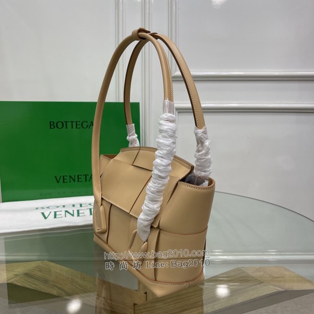 Bottega veneta高端女包 KF009 寶緹嘉爆款THE 杏仁色 ARCO編織款平紋牛皮手提包  BV經典款蝙蝠包  gxz1125